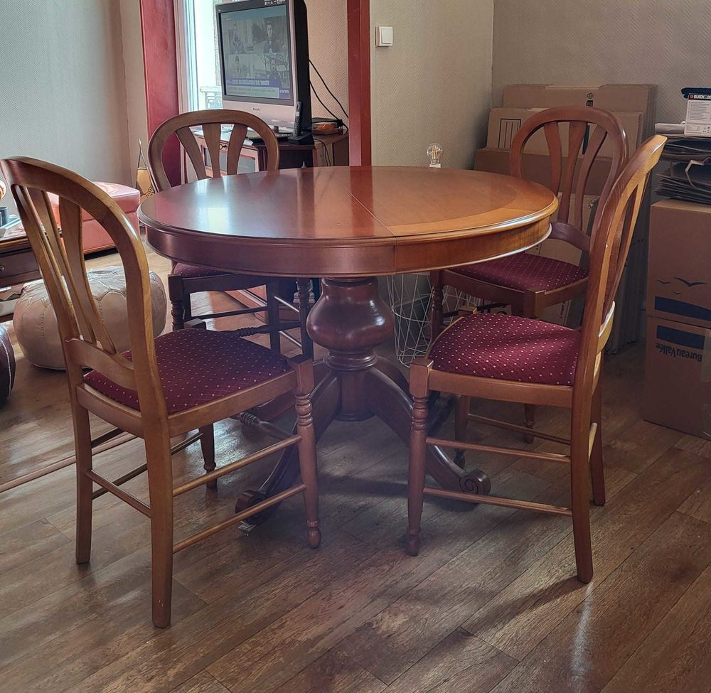 �  vendre table ronde + 4 chaises en  merisier 200 Saint-Ch�ron (91)