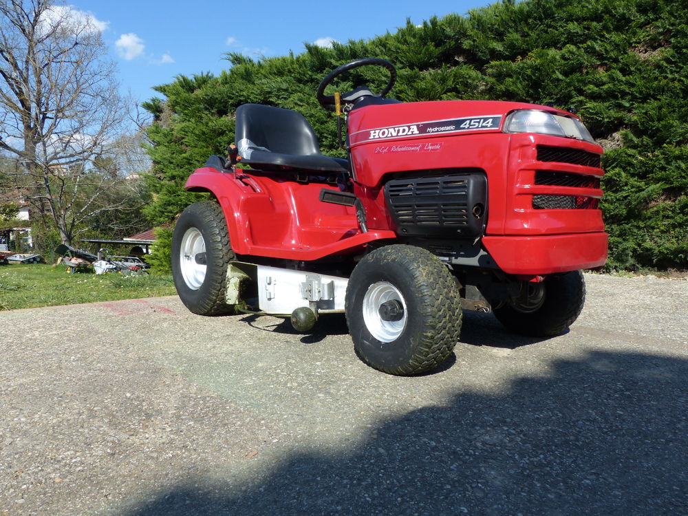 A  vendre tracteur tondeuse  honda 4514 H 2000 Marmande (47)