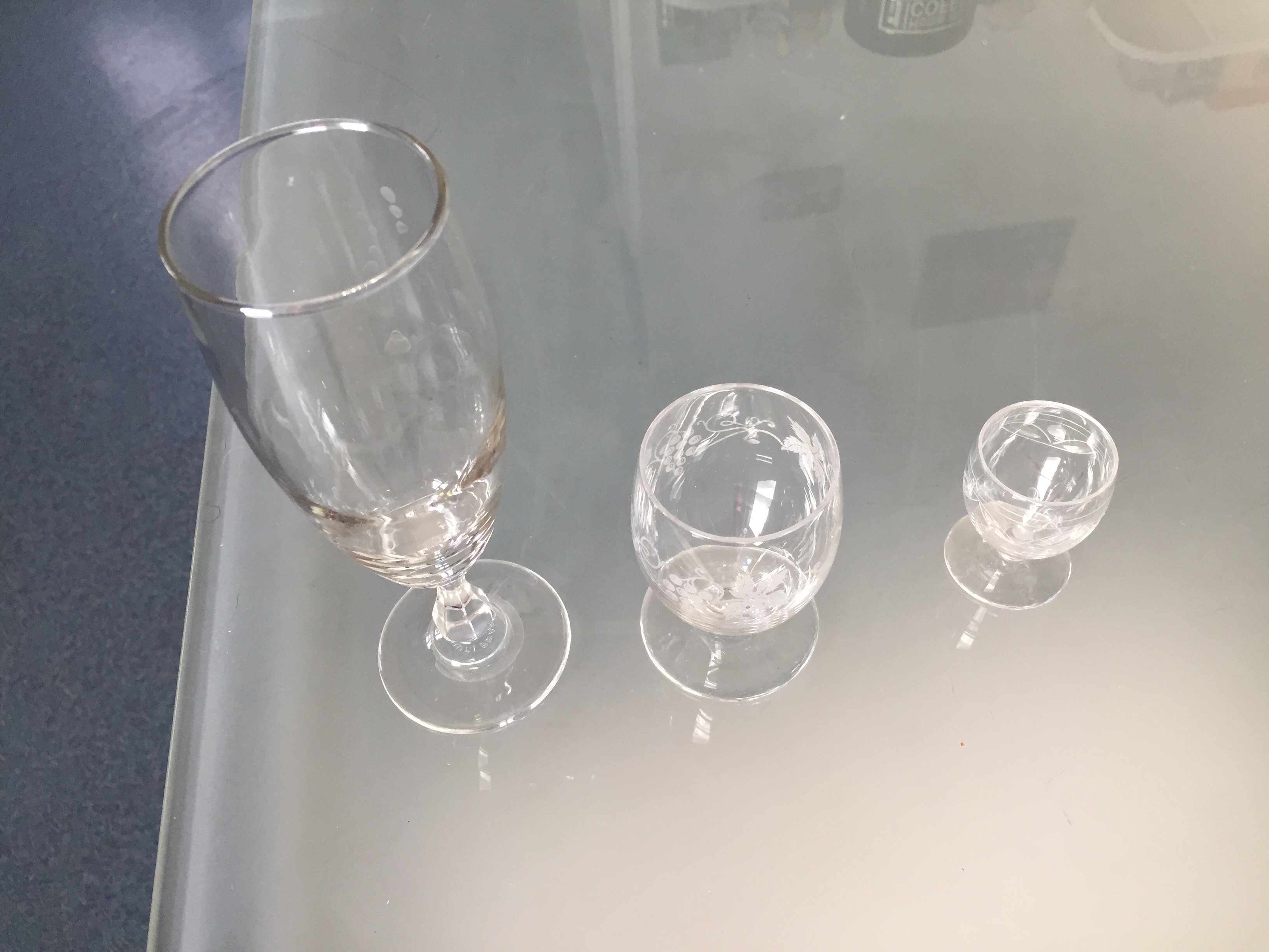 A VENDRE  verres anciens cristal véritable 40 Laon (02)