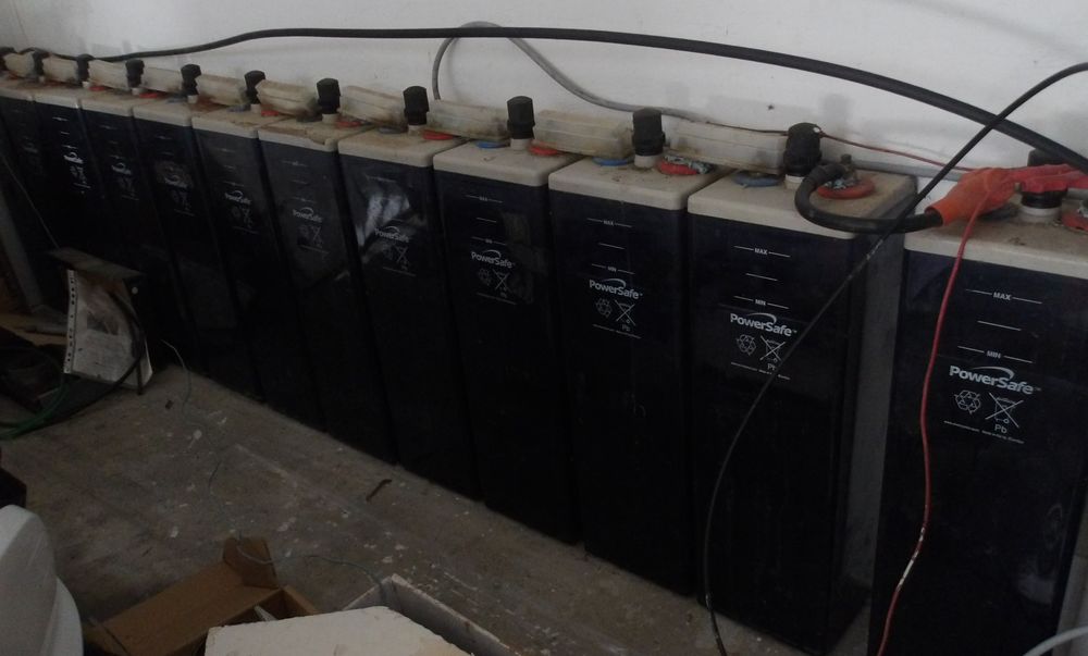 Vends batterie stationnaire 24V (12 �l�ments de 2V en 1800Ah 350 Pointe-Noire (97)