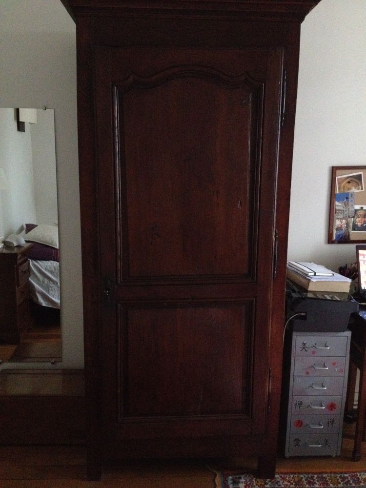 vends une bonneti�re ch�ne fonc� . 200 Paris 18 (75)