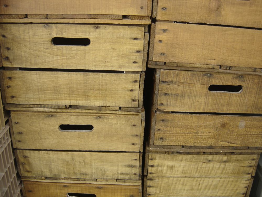 VENDS  CAISSES  A   FRUITS  ANCIENNES 8 Chorges (05)