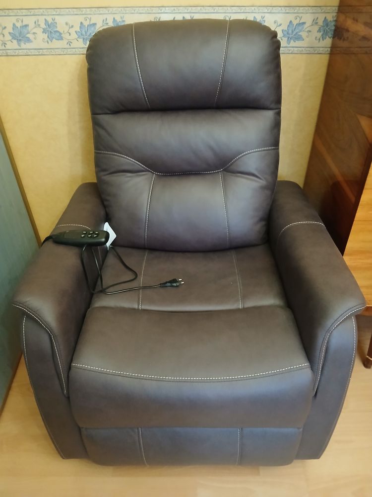 VENDS FAUTEUIL RELEVEUR ELECTRIQUE 600 Quetigny (21)