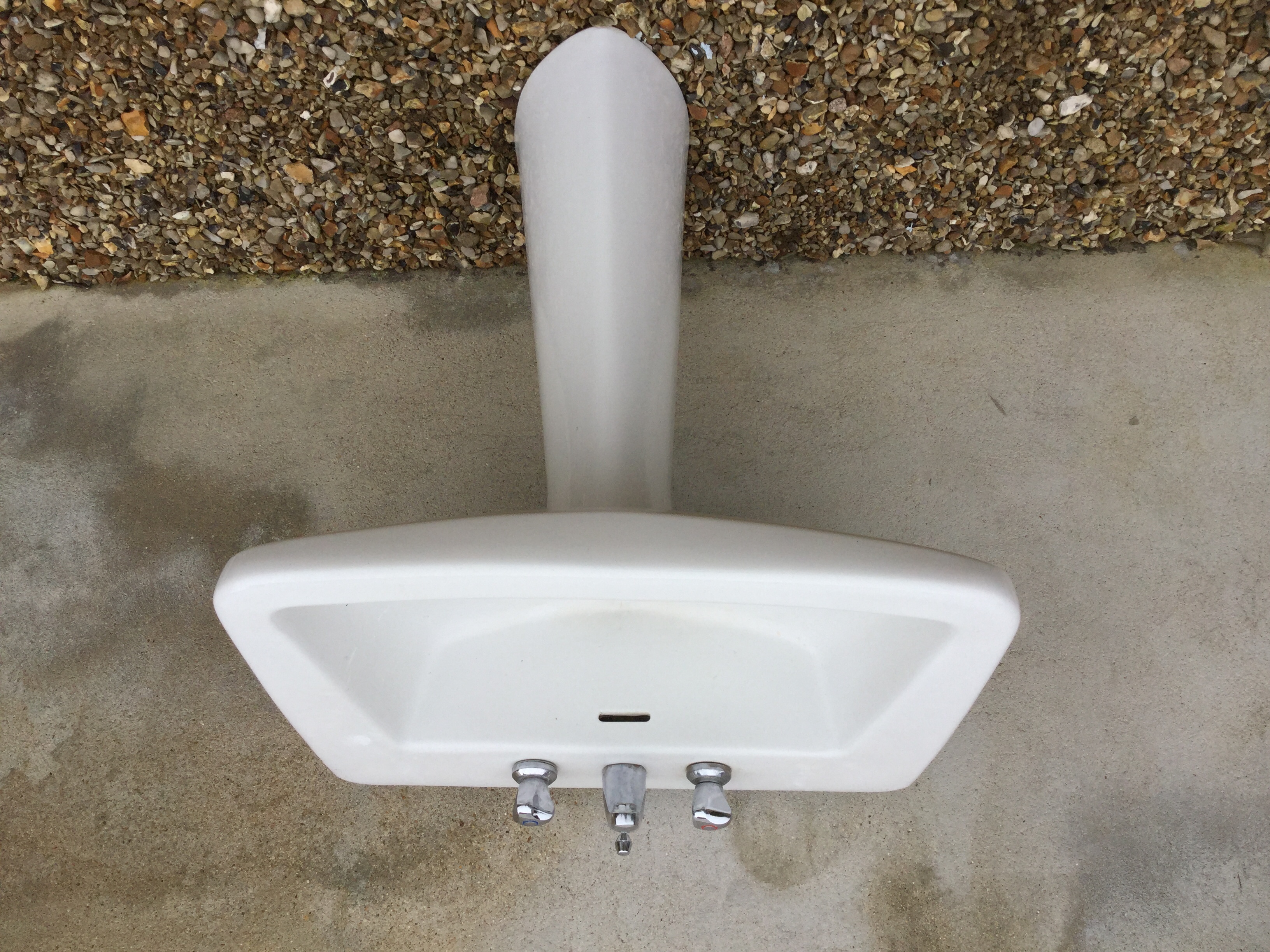 vends lavabos anciens 35 Villeneuve-la-Guyard (89)