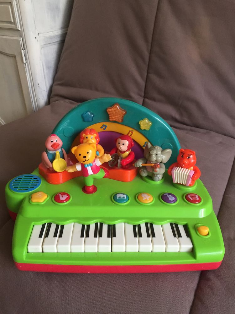 Vends piano avec figurines 0 Nice (06)