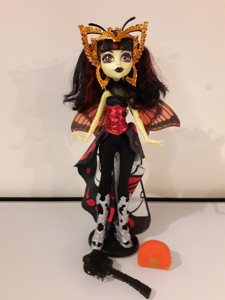 Vends poup�e Monster High Luna Mothews Boo York 10 Grosbreuil (85)