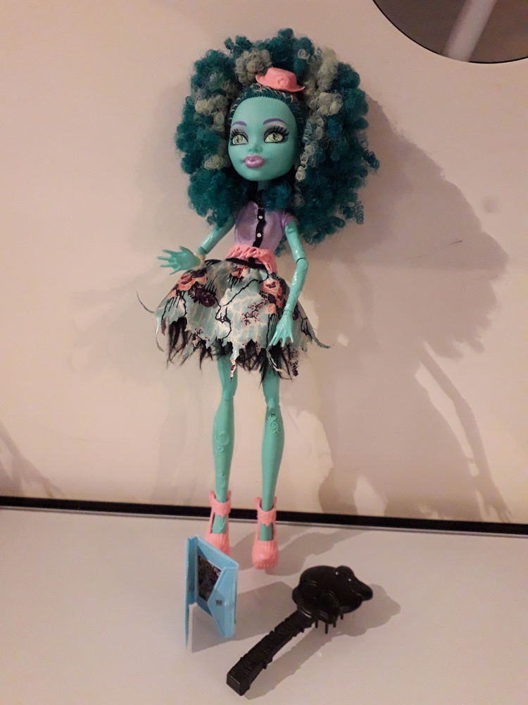 Vends poup�e Monster High Honey Swamp 10 Grosbreuil (85)