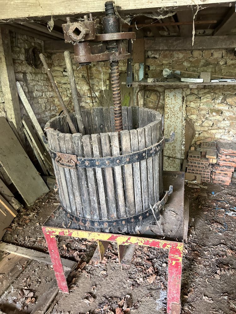 VENDS PRESSOIR 300 Mouzeuil-Saint-Martin (85)