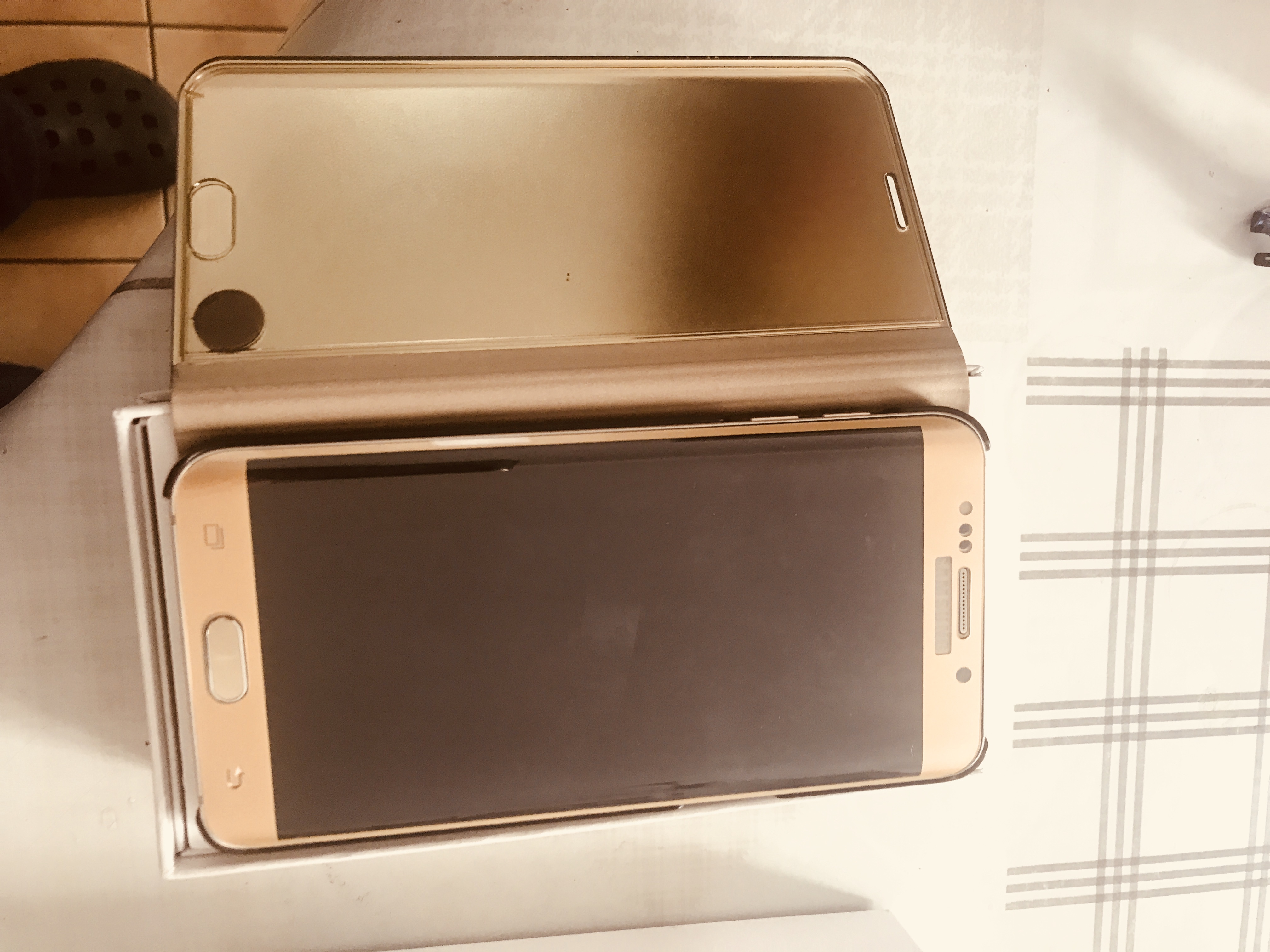 Vends Samsung Galaxy est six Edge plus 450 Villennes-sur-Seine (78)