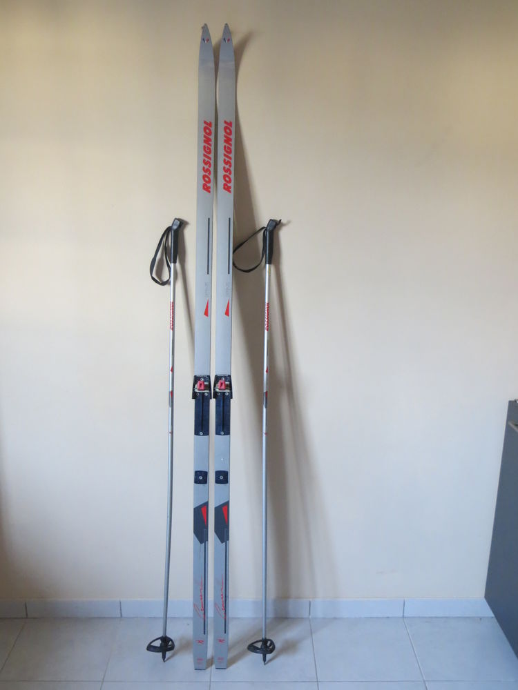  
Vends skis de fond  ROSSIGNOL de 2,05 m . 80 Joigny (89)