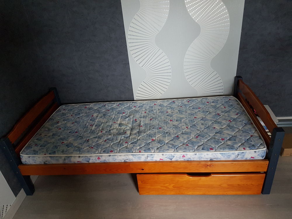 VENDS LIT - TIROIR et CHEVET 60 Vi�ville-en-Haye (54)