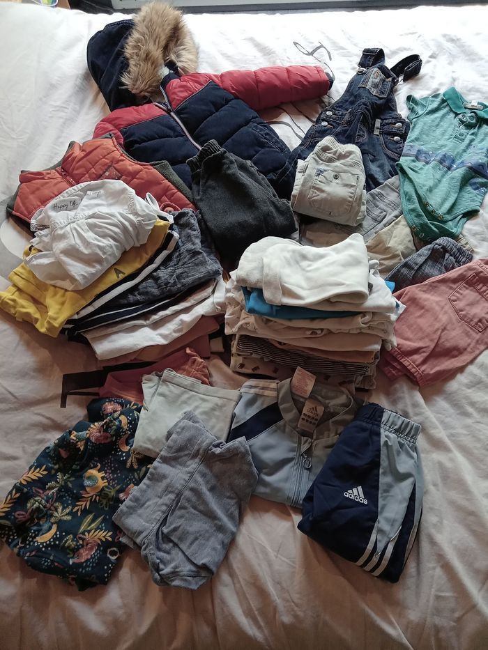 Vens lot v�tements gar�on 
Faire offre 1 Lanrodec (22)