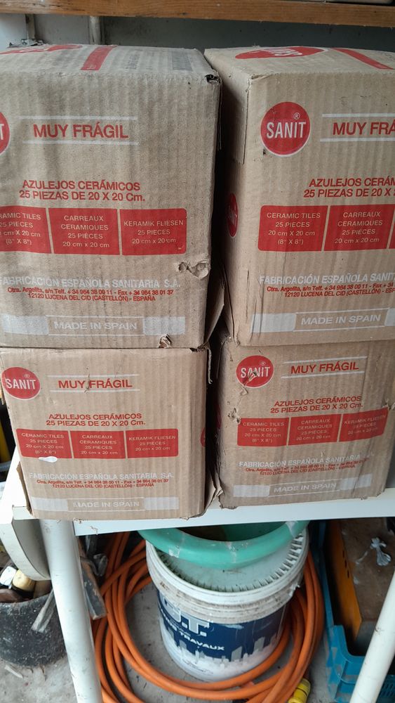 vent fa�ence 20x20 brillaient  neuf
200 Palavas-les-Flots (34)