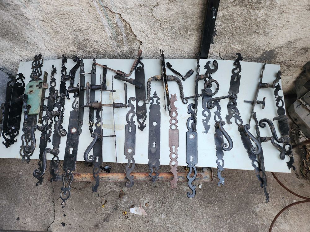 vent lumi�re alu, grille �  escargots fait maison et poign�es fer forg� 200 Perpignan (66)