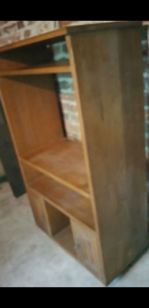 vent meuble de t�l� en cha�ne massif reste juste � le teinter fait par artisan 100 Montvicq (03)