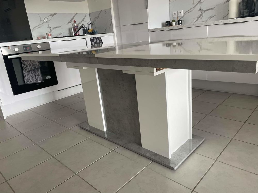 Vent table de sale � manger 250 Marseille 15 (13)