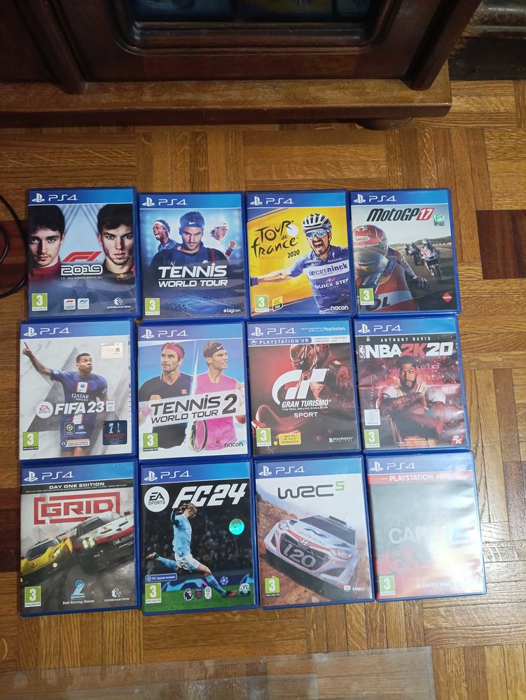 vent PS4 tr�s peut servie avec manette et 9 jeux 200 Nice (06)