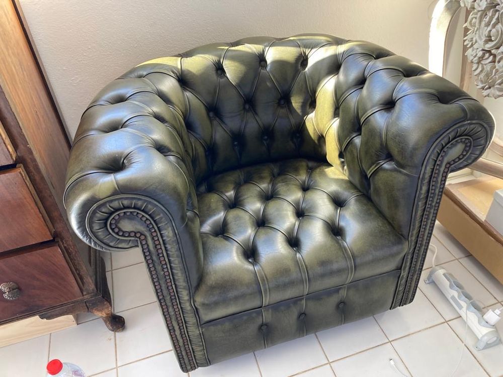 Vente de 2 fauteuils Chesterfield une place 1600 Clichy (92)