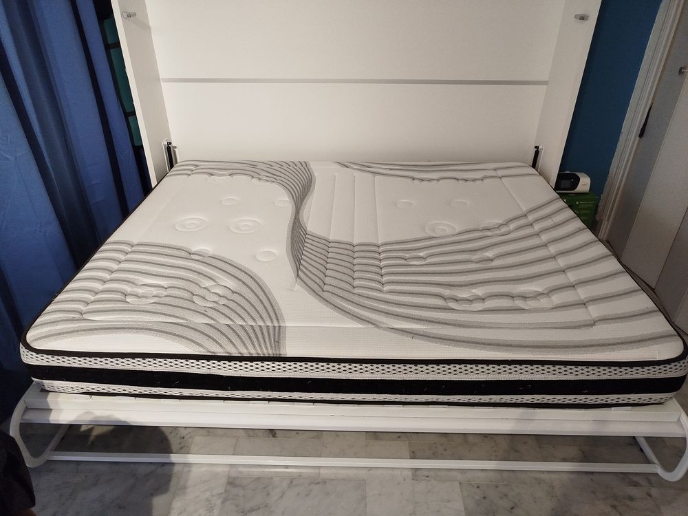 VENTE MATELAS  160X200  EP 20 CMS
70 Villeneuve-Loubet (06)