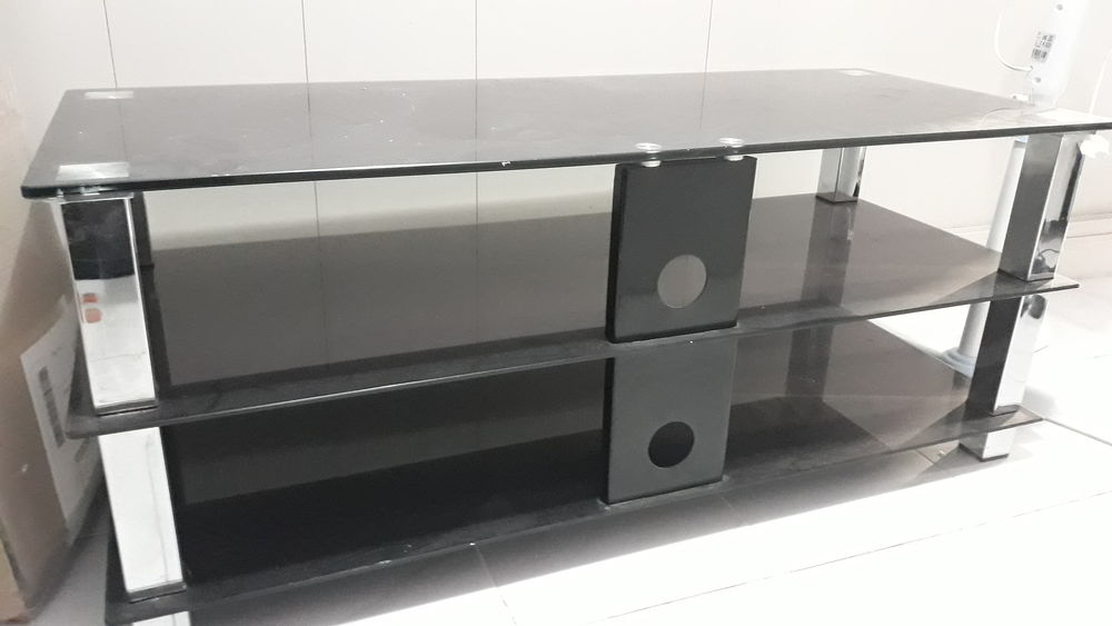 Vente meuble tv en verre ( noir, argent) 200 �vry (91)
