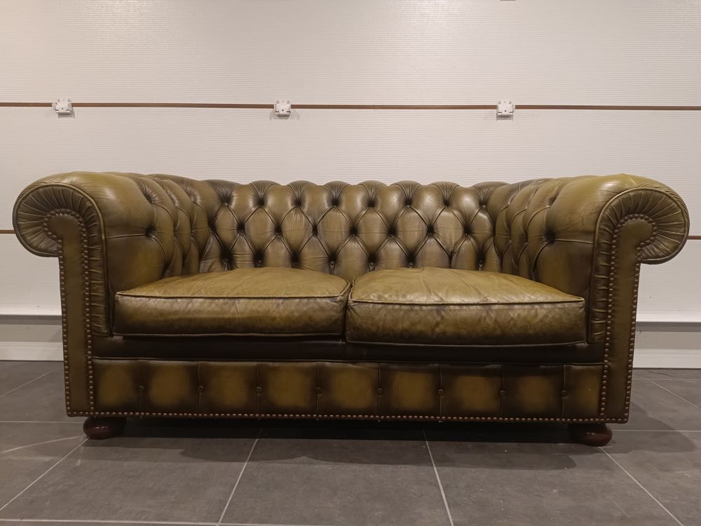 V�ritable canap� chesterfield 2 places en cuir 450 Bordeaux (33)
