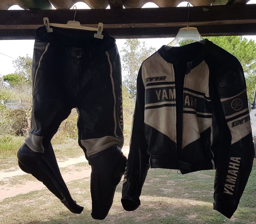 Veritable combinaison (2 parties) moto yamaha 210 Agde (34)