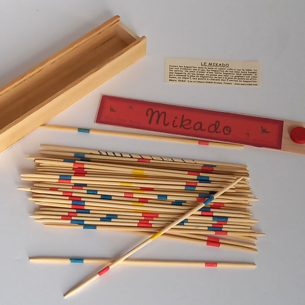 V�ritable jeu du mikado et sa boite, tout en bois , un peu � 8 Saumur (49)