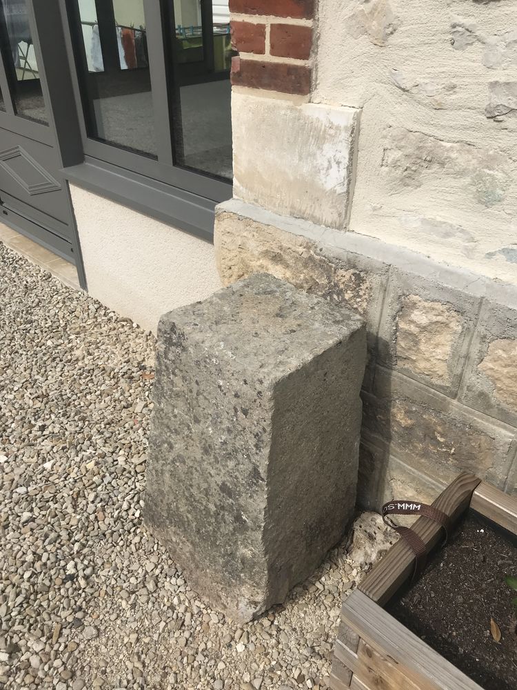 V�ritables pierres, pour soutenir piliers. 0 Chablis (89)