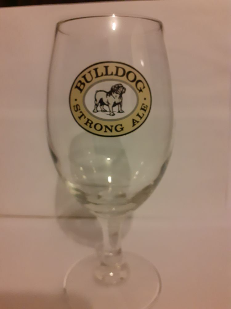 Un verre � bi�re  Bulldog 5 Lamotte-Beuvron (41)
