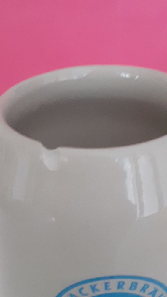 Un verre � bi�re  Hackerbrau Munchen 
2 Lamotte-Beuvron (41)