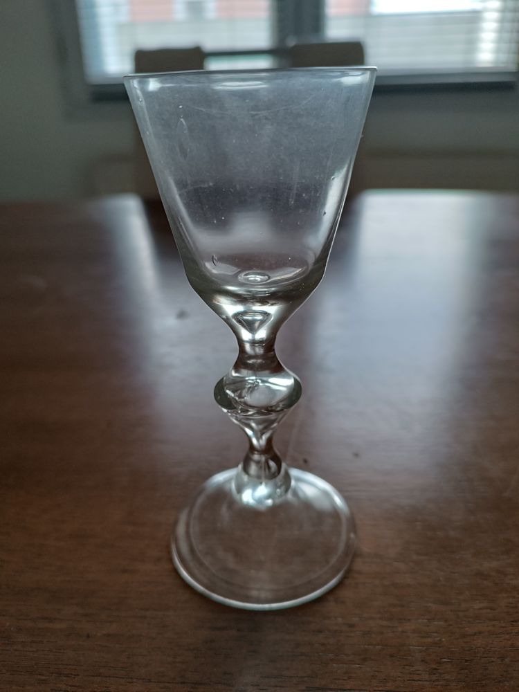 Verre de bourgogne du 18e 80 Cruas (07)