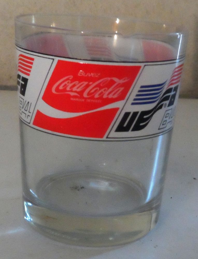Verre Coca Cola (collector) qui a une �br�chure sur le col 3 Castries (34)