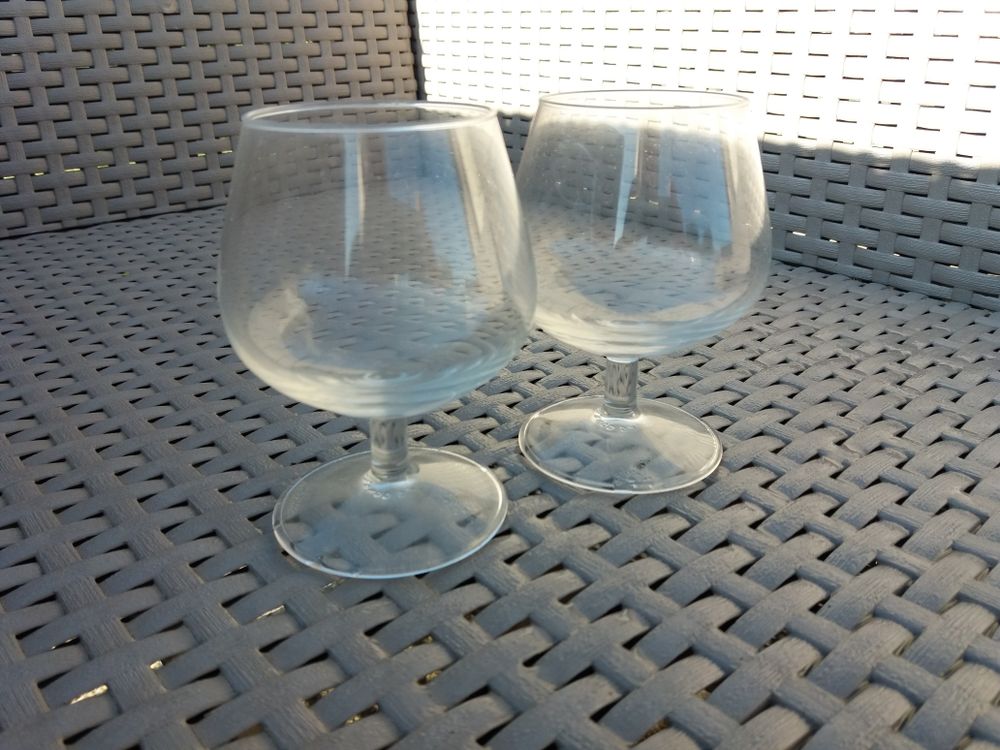 verre digestif 2 Saint-Magne-de-Castillon (33)