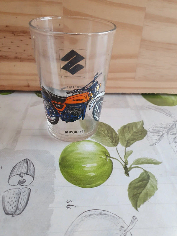 Verre suzuki 125 
vintage 
made in france 6 Aubvillers (80)
