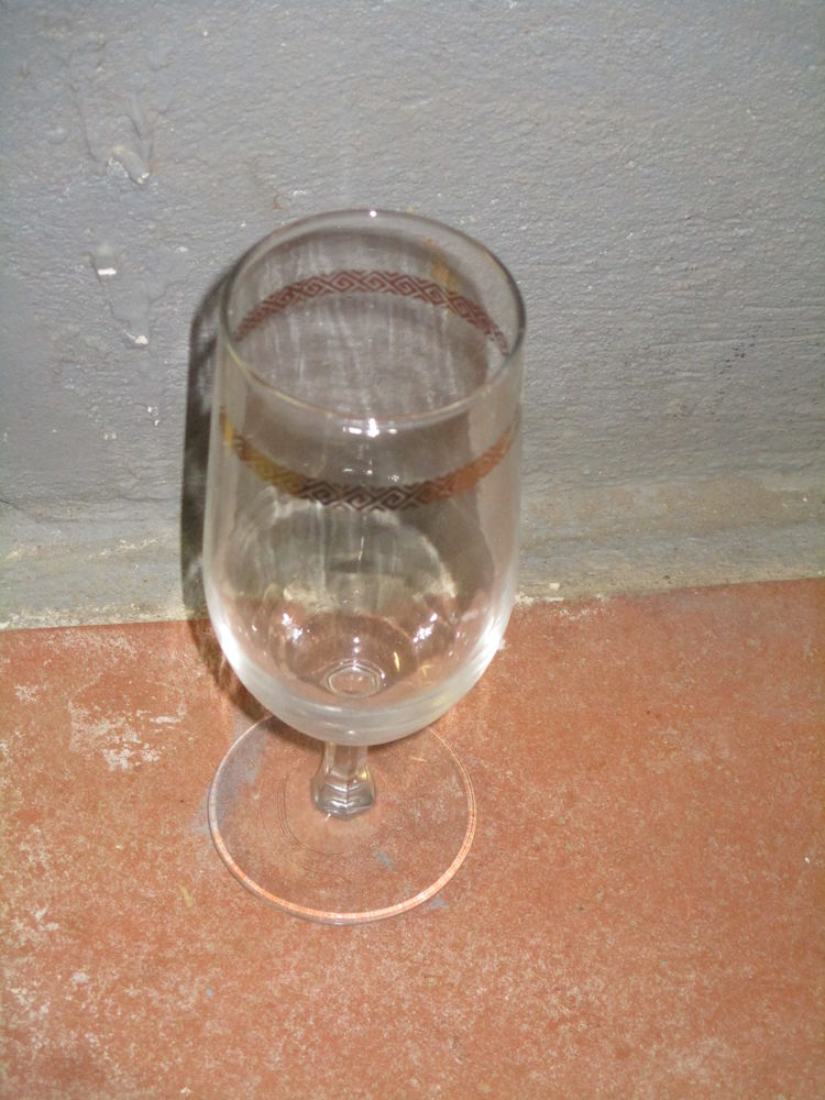 un verre vintage dorure sur le haut 0 M�rignies (59)