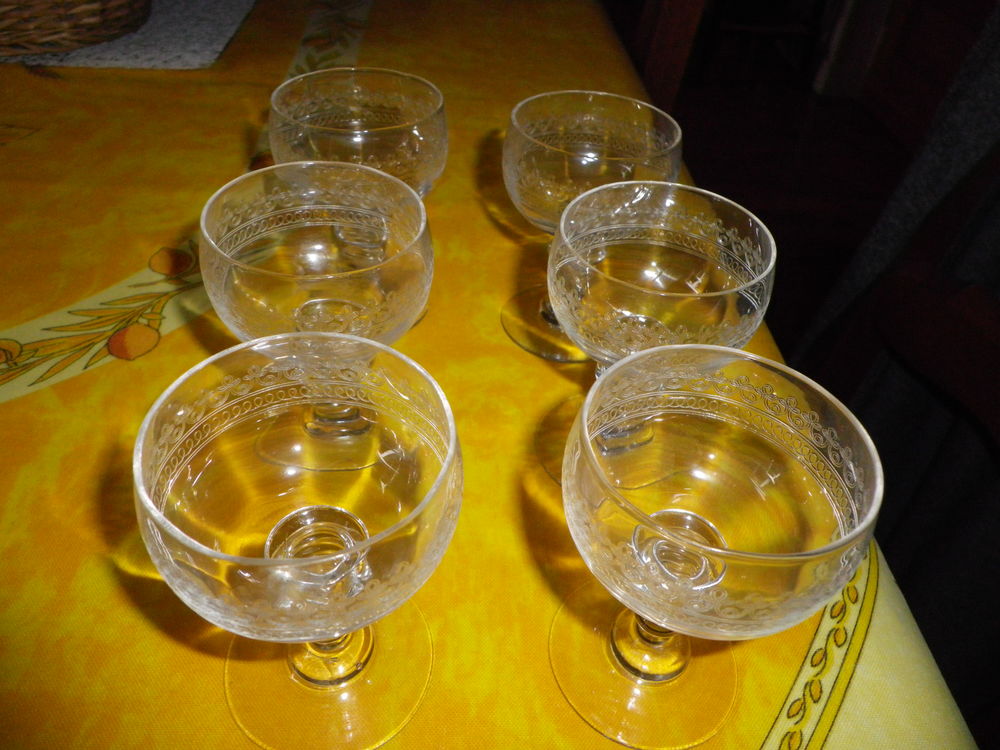 6 verres anciens 25 Dijon (21)