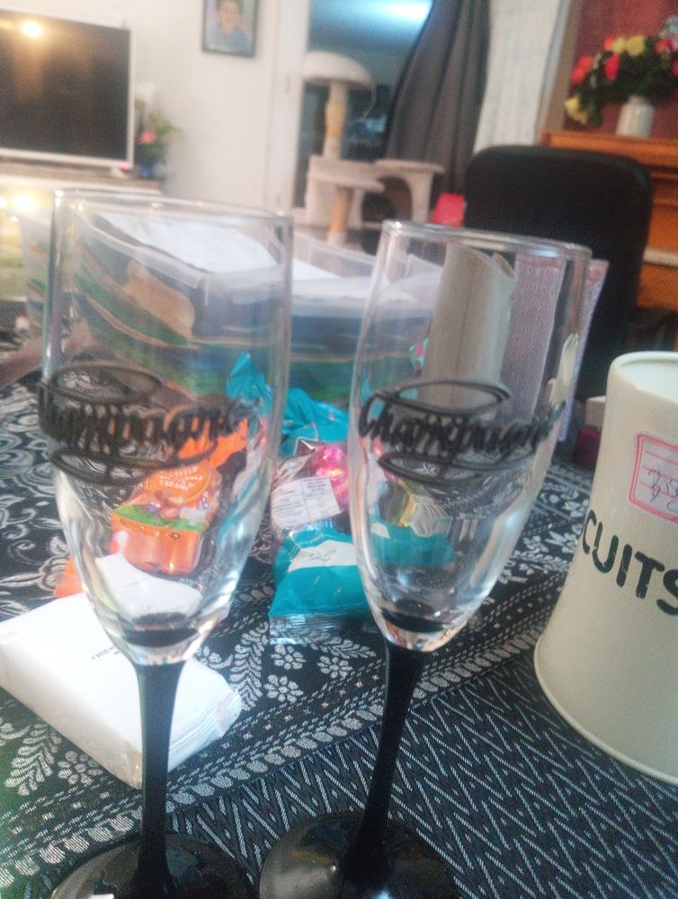 Verres �  champagne avec une �criture en etain 100 Guyancourt (78)