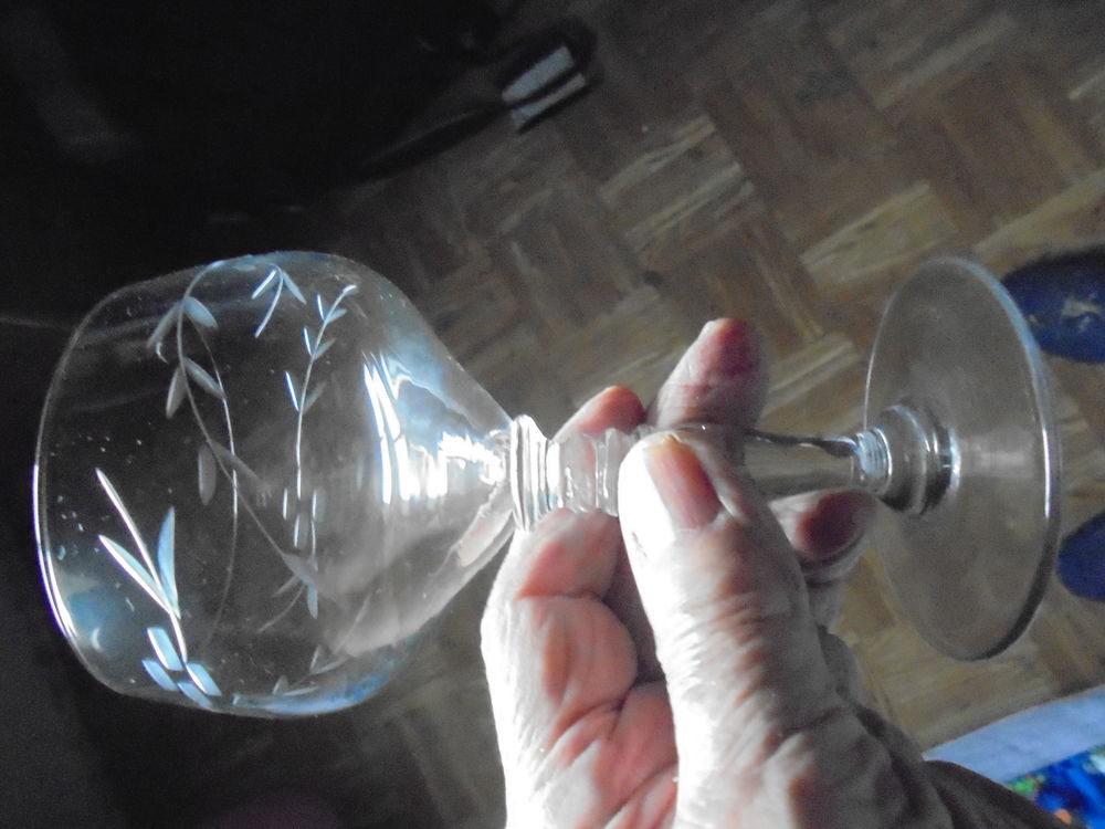 VERRES A CHAMPAGNE 25 Sisteron (04)