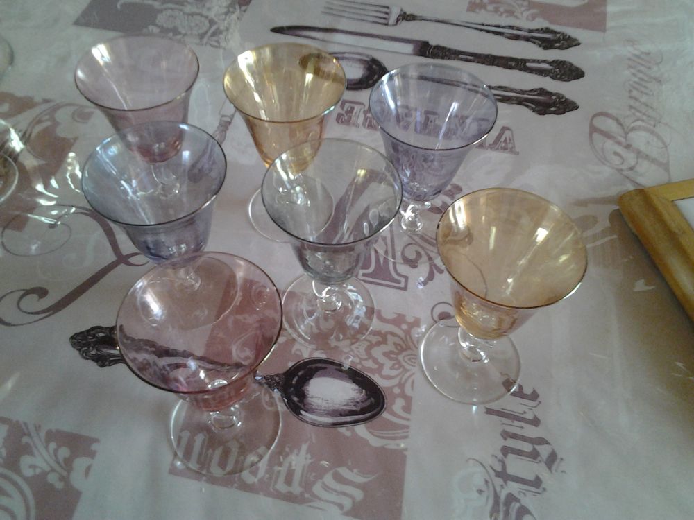 Lot de verres   de diff�rente  couleur 6 Tremblay-en-France (93)