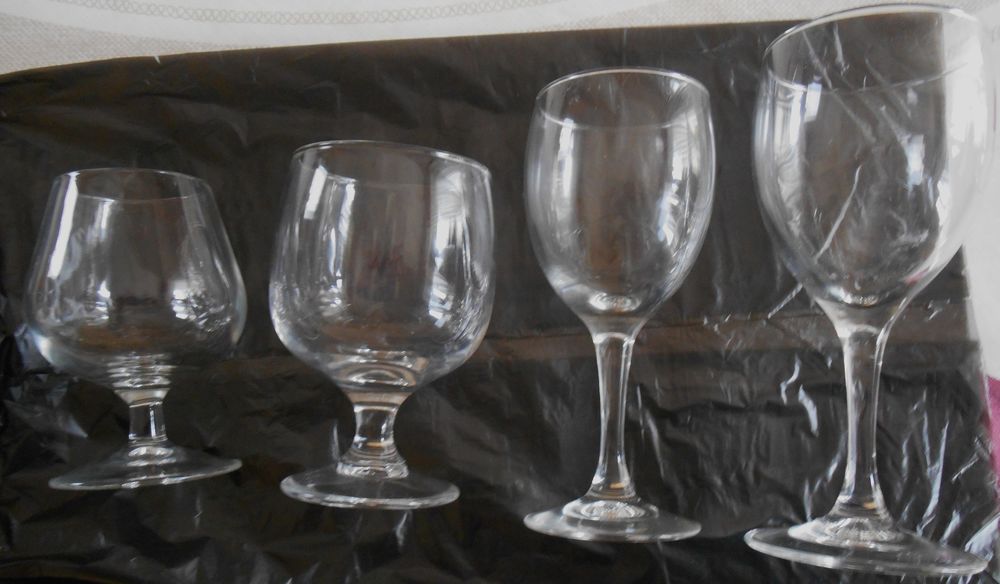 Lot de 56 Verres Diff�rents
10 H�rouville-Saint-Clair (14)