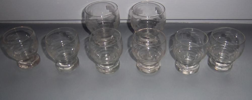 8 verres � digestif avec motif taill� 3 Colombier-Fontaine (25)