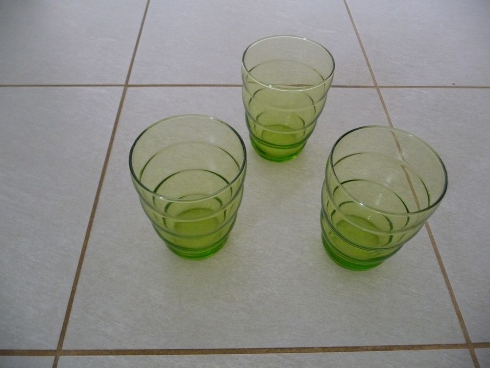3 verres gobelets verts grand format 10 Celles-sur-Belle (79)