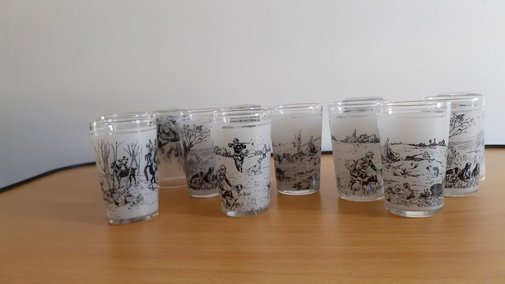 Lot de 12 verres � liqueur anciens 20 Grisolles (82)