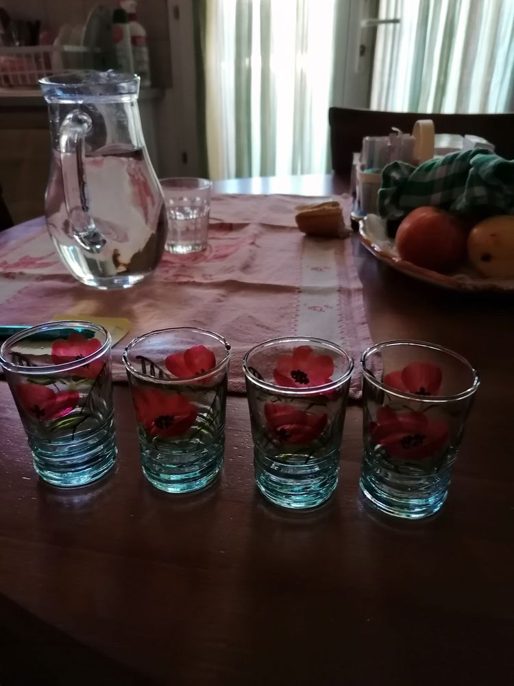 4 verres � liqueur motif coquelicots 5 Bezouce (30)