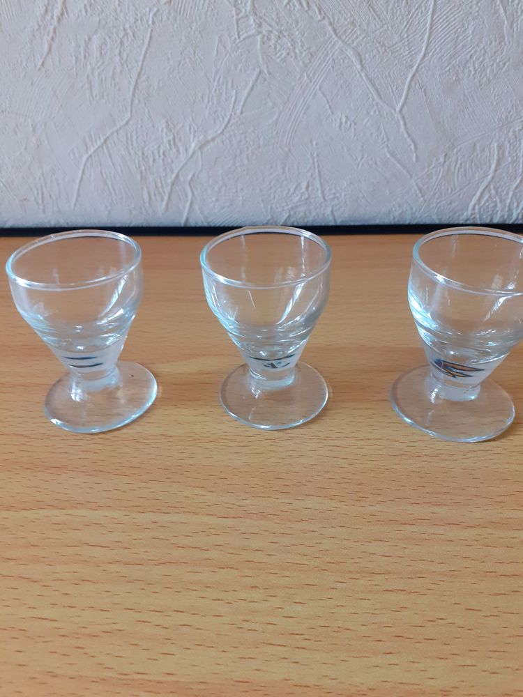 Lot de 3 verres � liqueur � pied 3 Grisolles (82)