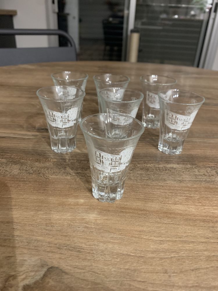 Lot de 7 verres � liqueurs  �� Hostellerie du parc - Gratentour 31 �� 6 Saleilles (66)