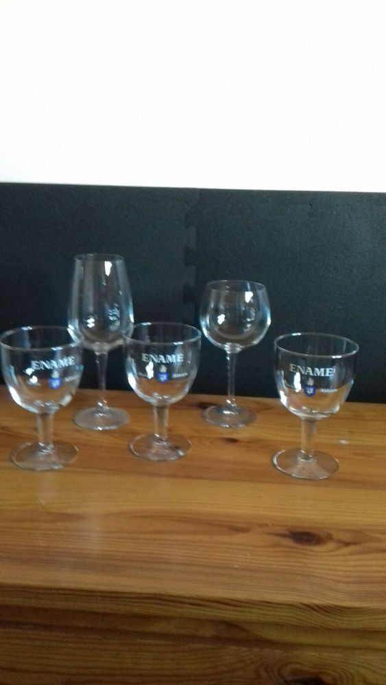 Lot de verres � pied. 20 Carbon-Blanc (33)