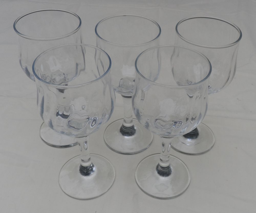 5 verres � pieds
Hauteur 16 cm - Vintages - Neufs 10 Castries (34)