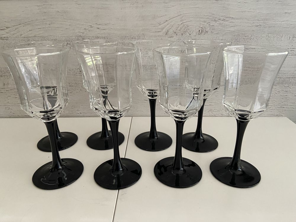 Lot de 8 Verres � Pieds Vin Vintage France Arcoroc Luminarc 60 Hyeres Plage (83)