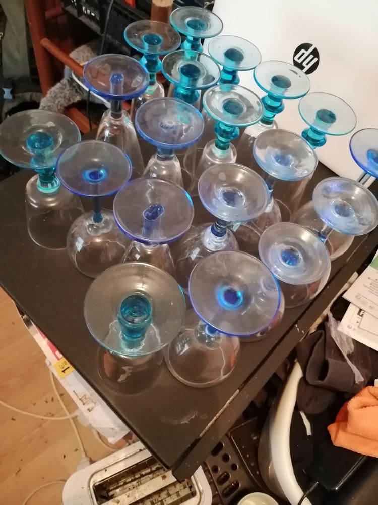 lot de 21 verres a pieds 0 Radepont (27)